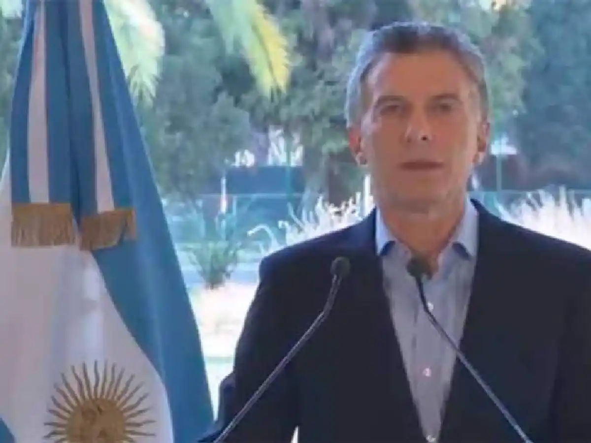 Macri anunció beneficios para trabajadores, destinatarios de AUH y Fuerzas Armadas