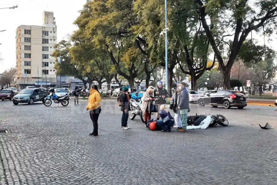 Caos en el centro de Rafaela por un fuerte accidente de tránsito
