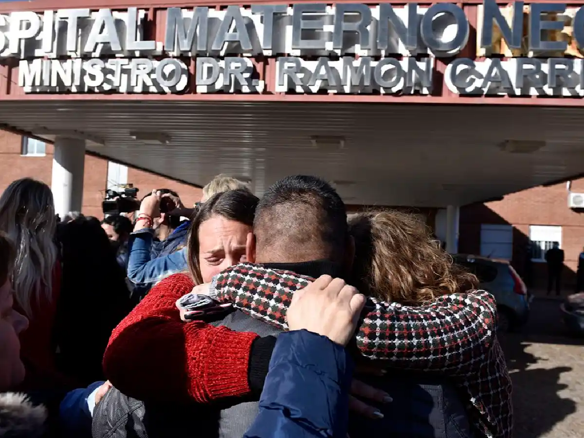 Muerte de bebés en el Neonatal: la enfermera detenida buscó en internet cómo dosificar potasio e insulina