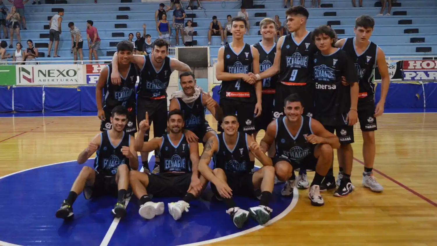 Zulberti (tercero, arriba), en el festejo de Echagüe. (Foto de prensa de Echagüe).