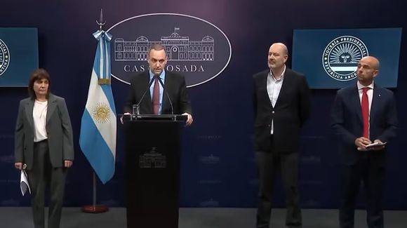 Anuncio de desregulación del servicio de rampas en aeropuertos: ¿Las fuerzas de seguridad acarrearán valijas?