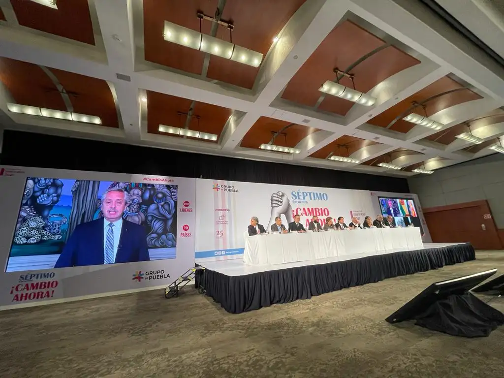 El Presidente expuso ante el Grupo de Puebla.
