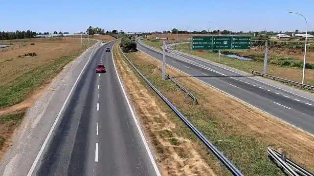 Un piedrazo reventó una ventana de un colectivo y los vidrios lesionaron a una pasajera en su ojo derecho: recibirá una indemnización de más de un millón de pesos
