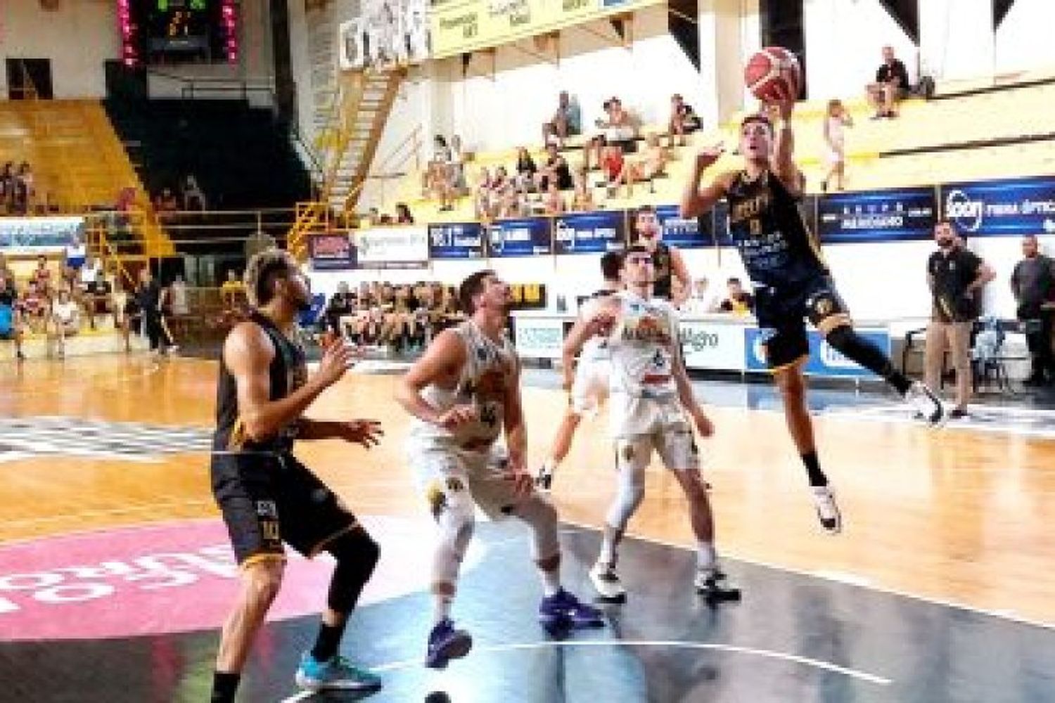 Derrota de Libertad de Sunchales por la Liga Argentina de Básquet