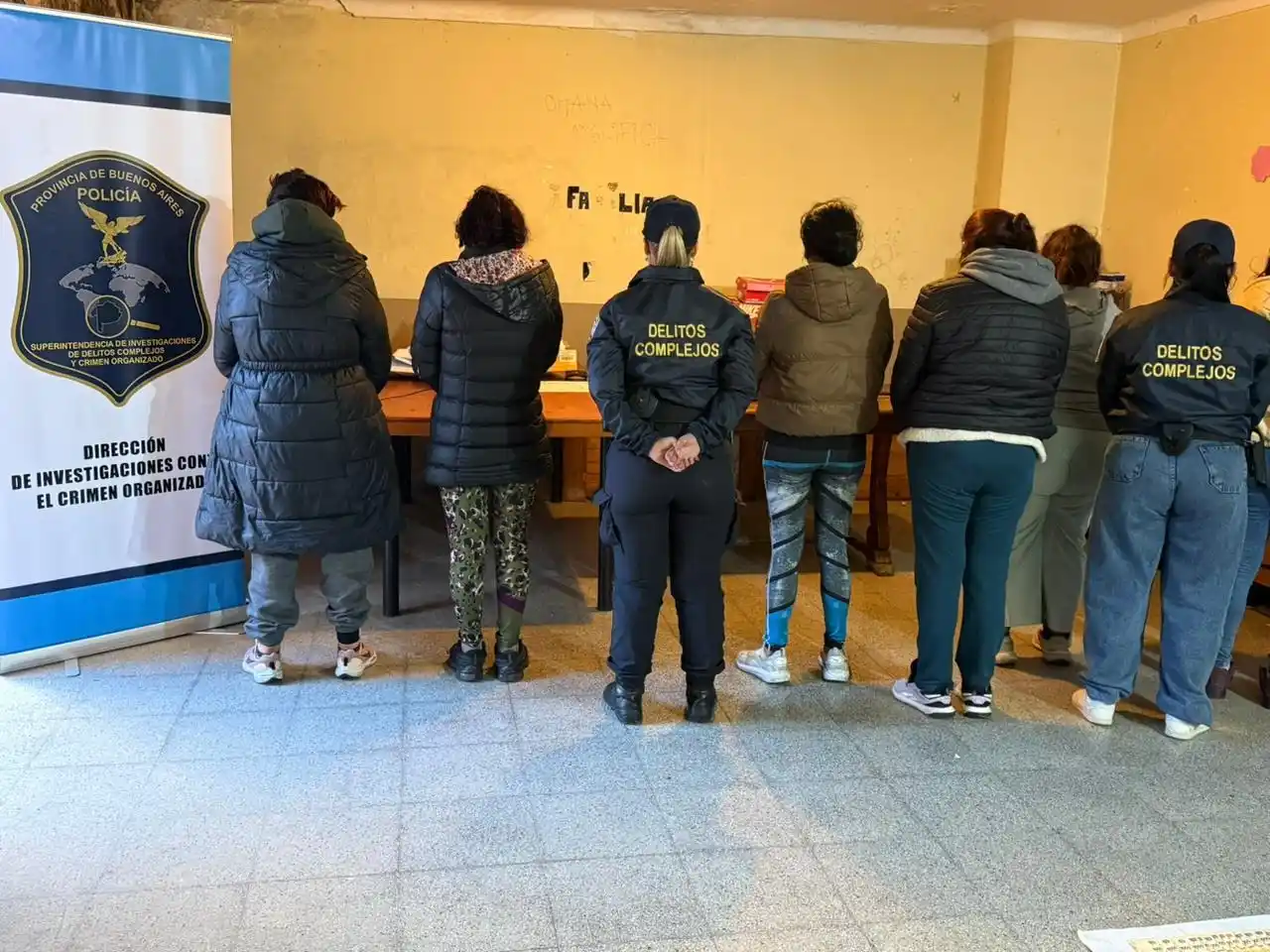 Personas aprehendidas durante los allanamientos por narcomenudeo, en un operativo de la Superintendencia de Investigaciones de Delitos Complejos en Mar del Plata y Mar Chiquita.