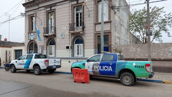 Policía atrapó en plena fuga a un chico de 15 años tras un intento de robo, sus dos cómplices escaparon