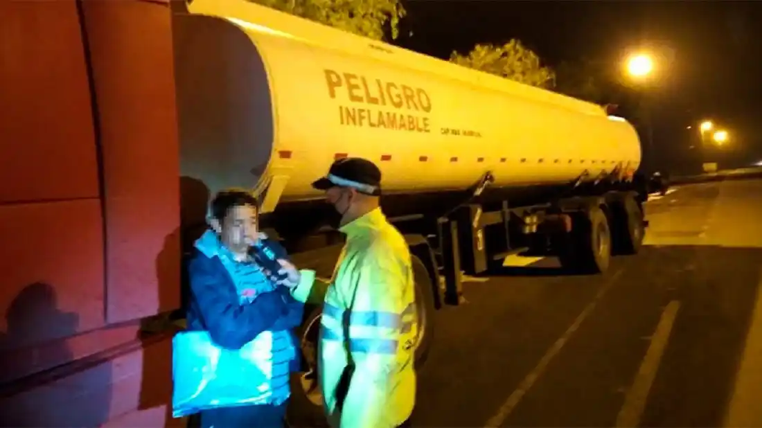 Camionero dio positivo de alcoholemia por segunda vez: tenía fernet en la cabina