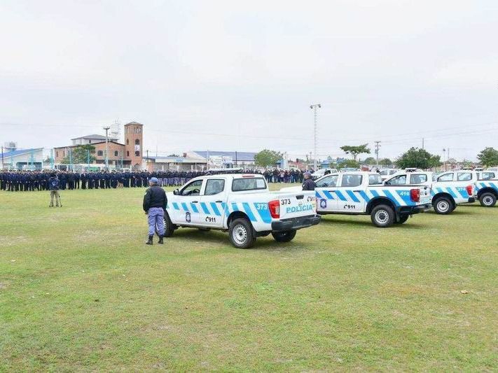 El comando superior entregó móviles
para 10 dependencias policiales