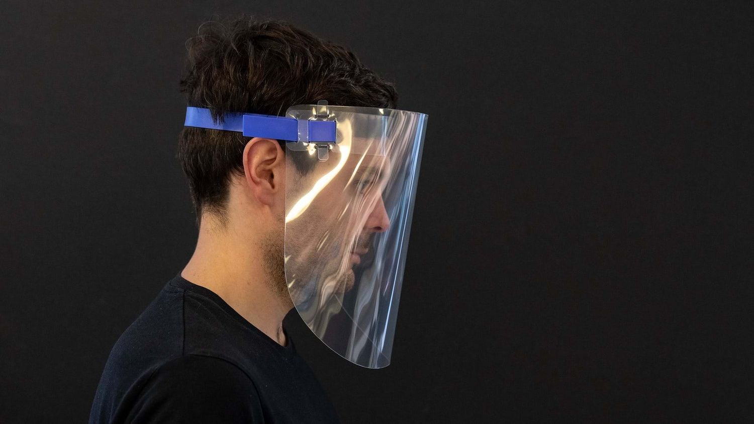 ¿Son eficaces los protectores faciales de plástico contra el covid-19?
