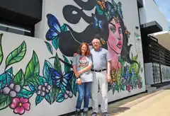 Un vecino encontró la solución para evitar que sus paredes sean tomadas por los grafiteros