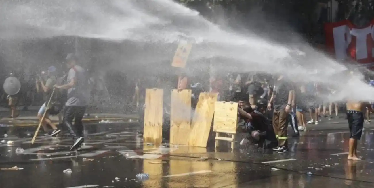 Incidentes en inmediaciones del Congreso de la Nación.