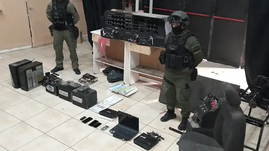 Cocaína, oro y un simulador de vuelo en un boliche: golpe a una red narco con conexiones aéreas