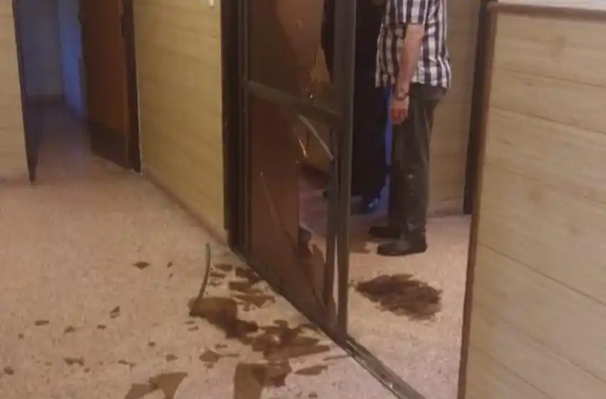 Enojado rompió instalaciones de la mutual de municipales