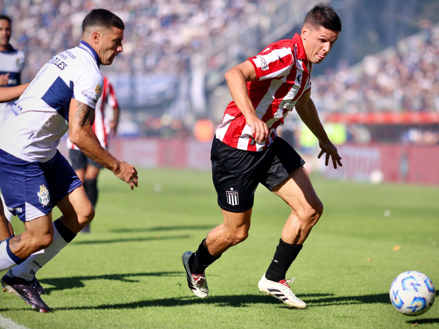 Un punto por lado en un nuevo clásico platense