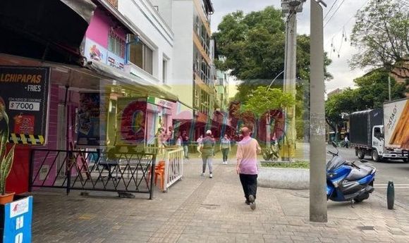 ¡SE CUENTA Y NO SE CREE! Apuñalan a mesero venezolano por hacer un comentario de fútbol en Medellín