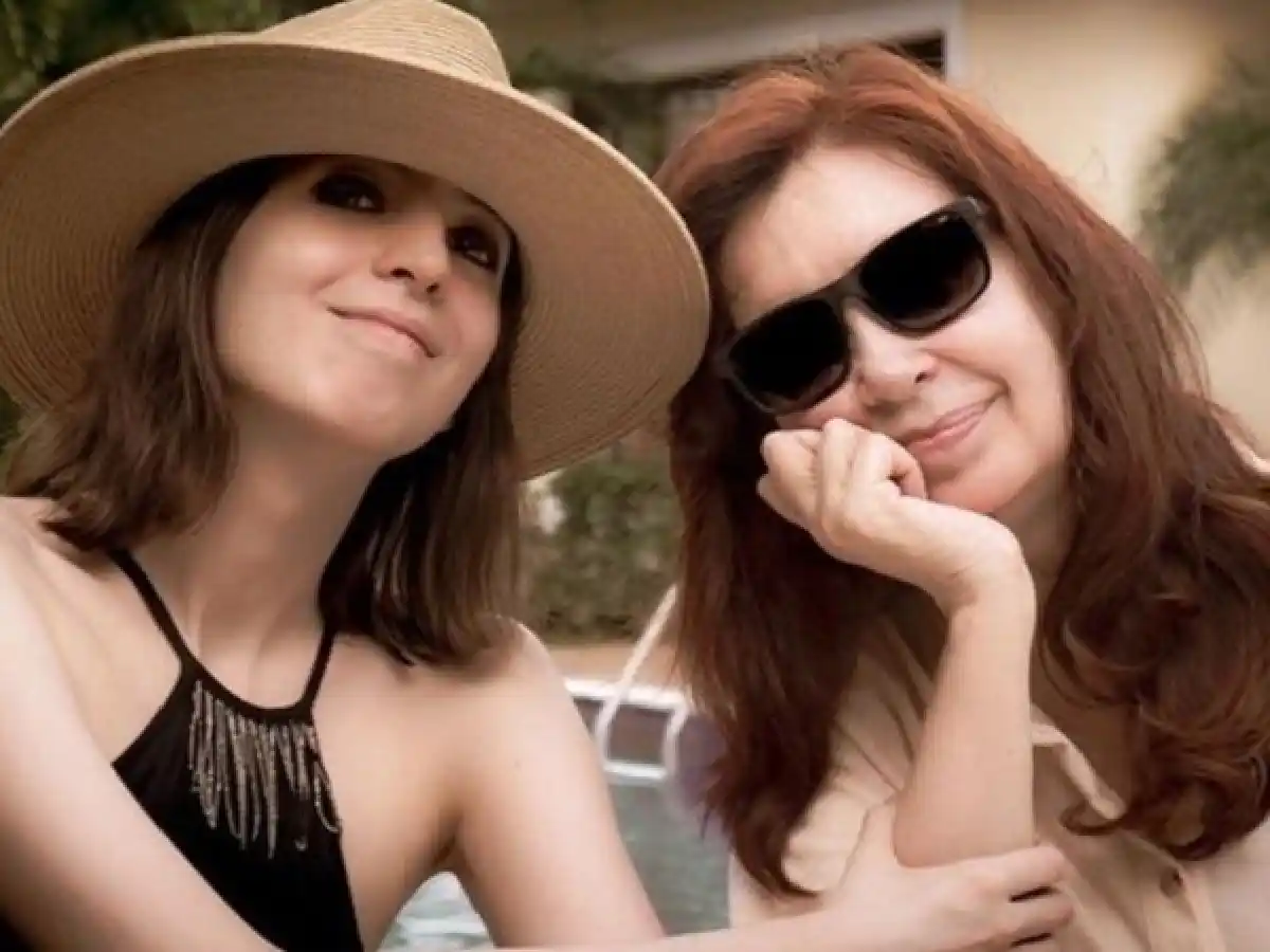 Cristina publicó una foto con su hija en Cuba
