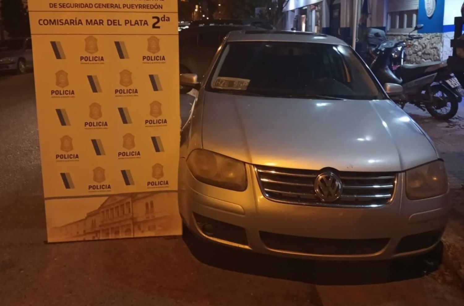 Recuperan un auto robado en el 2021 y detienen a quien lo conducía