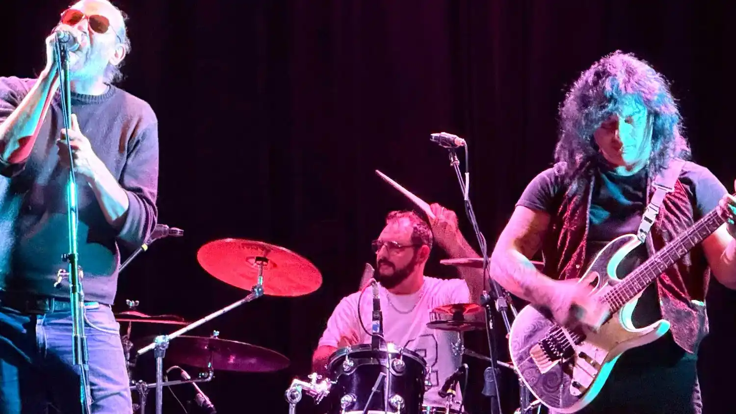 Last Night. Músicos y puesta en escena