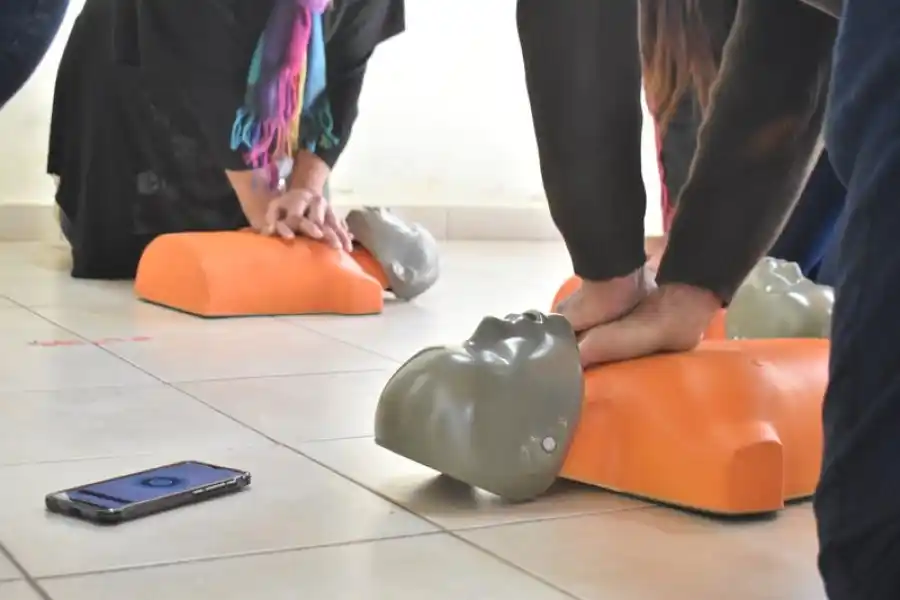 Curso de RCP y primeros auxilios en el club Estudiantes