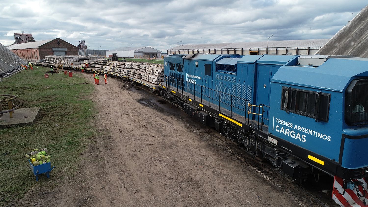 El gobierno extendió por 18 meses las concesiones para los operadores ferroviarios de carga