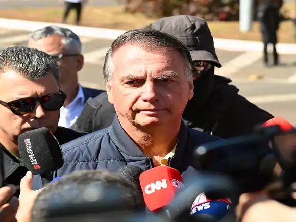 "ES UNA HUMILLACIÓN SUPREMA": Bolsonaro ante la imposición de un grillete electrónico