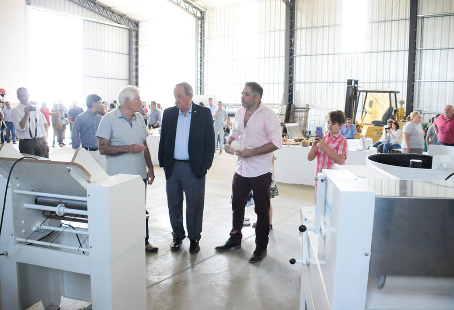 Una empresa local inauguró sus nuevas instalaciones en el Parque Industrial y Lunghi destacó el crecimiento del área