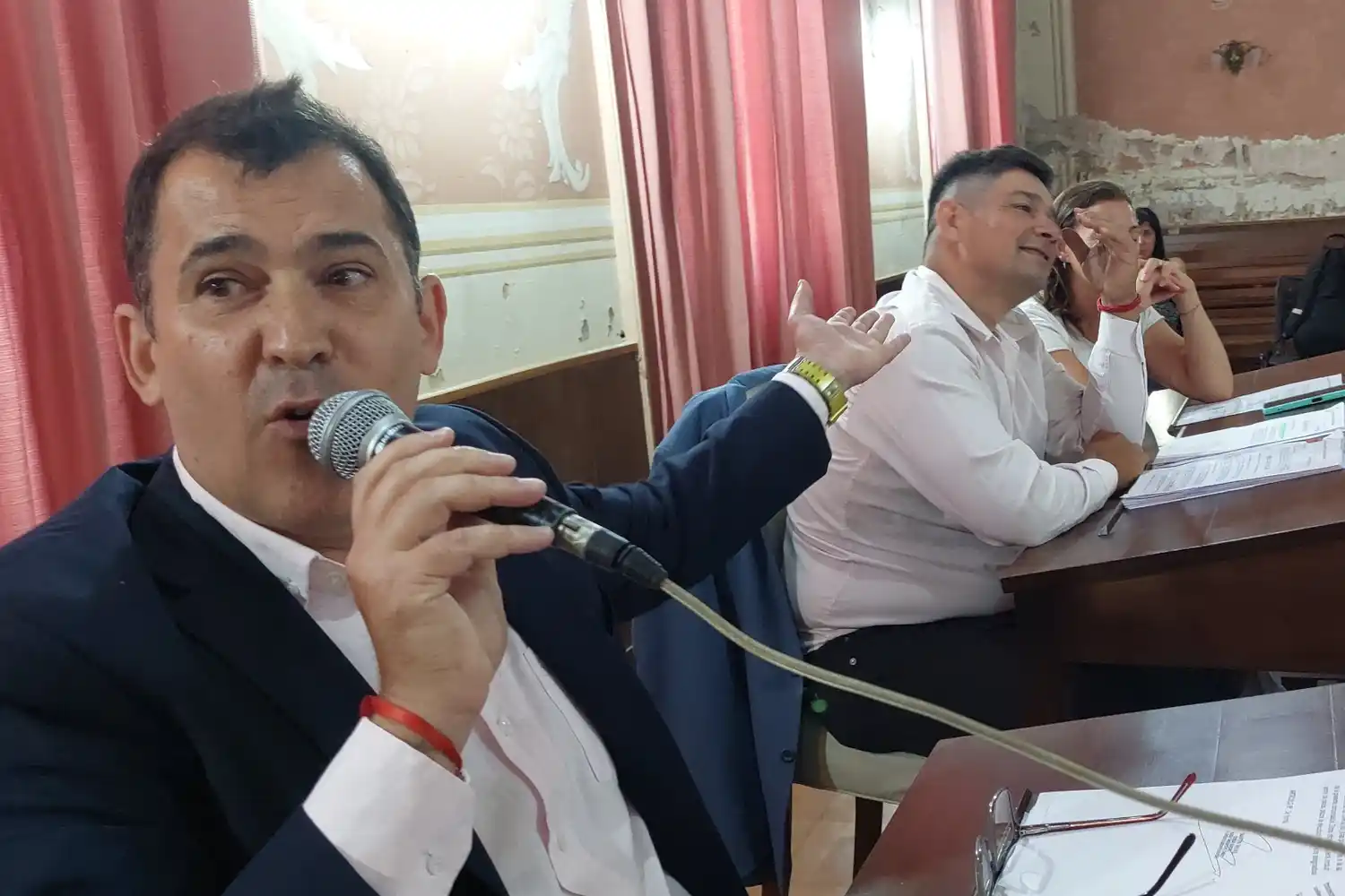 Rivas lo señaló a Lafalce en medio de descalificaciones personales durante la sesión.