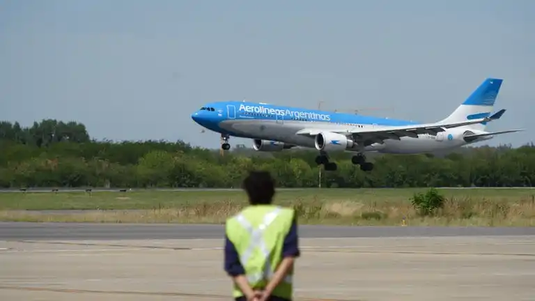 Llegó a Ezeiza el avión con la segunda tanda de 300 mil dosis de la vacuna Sputnik V