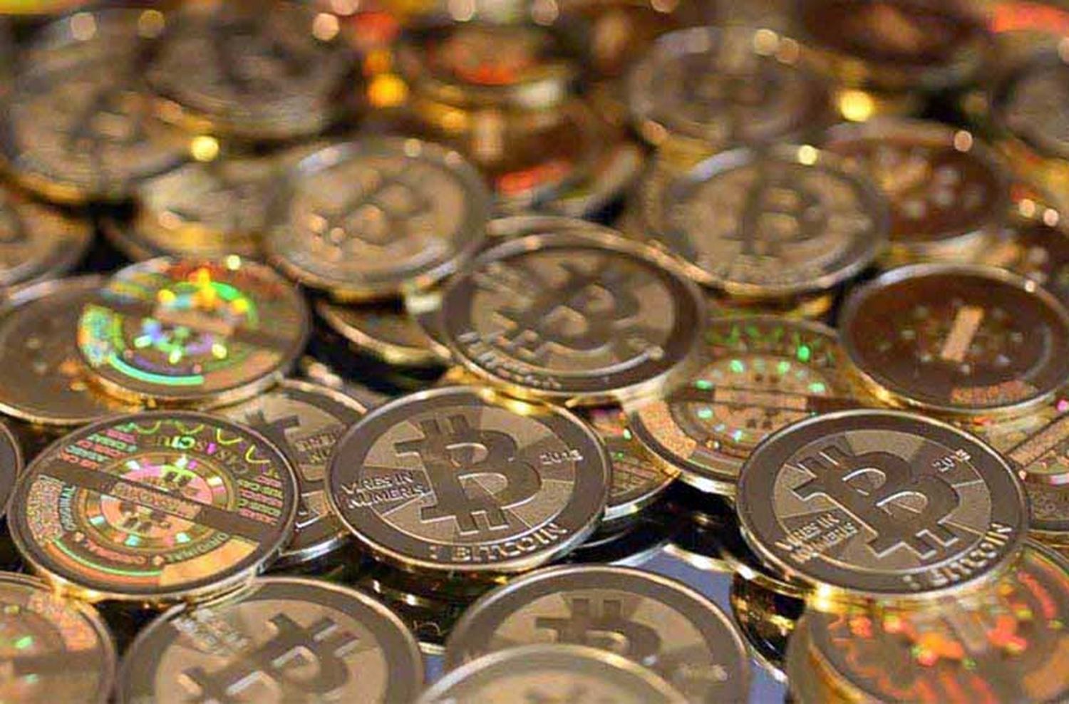 Furor por el bitcoin: cuáles son los riesgos y qué hay que saber para invertir