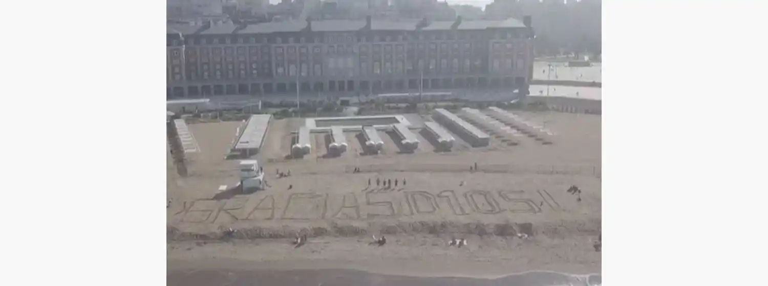 Guardavidas marplatenses homenajearon a Maradona