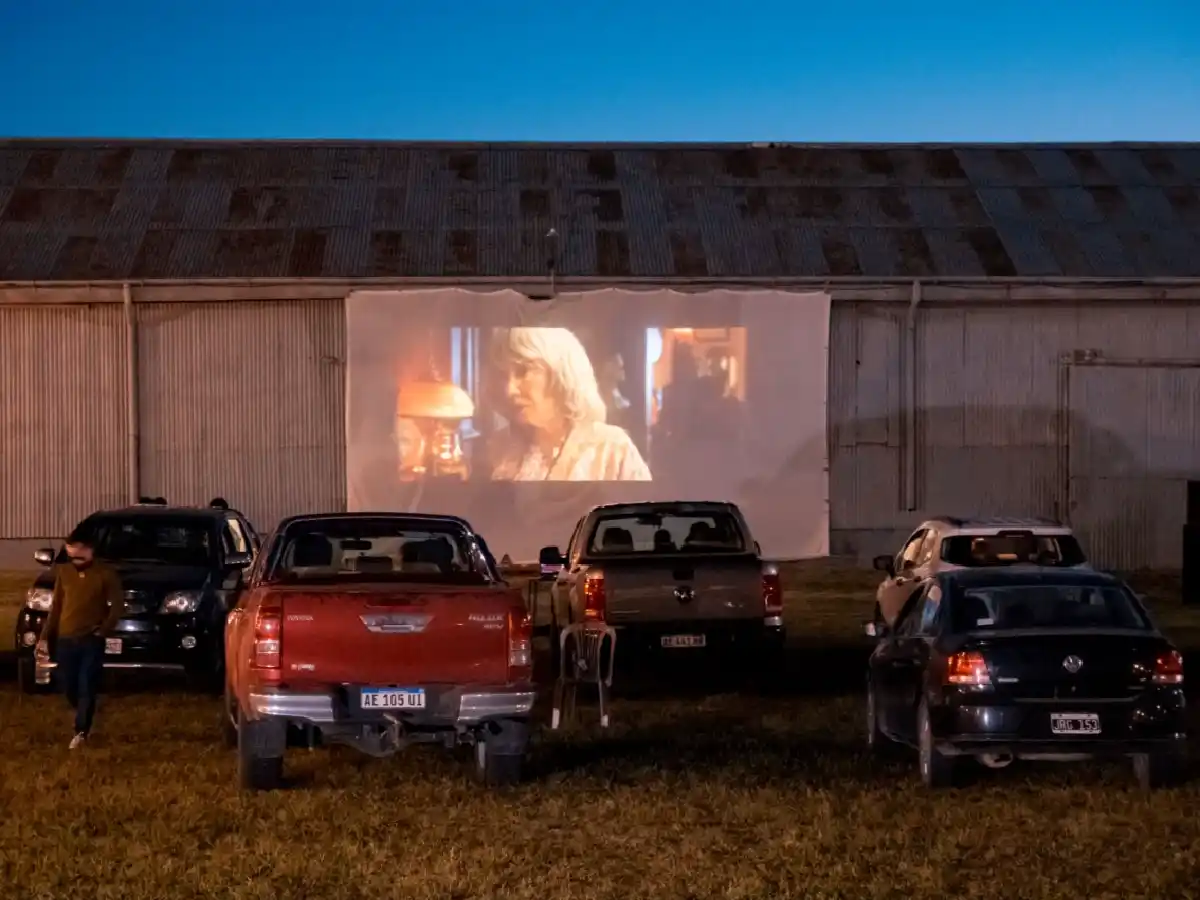  El autocine tuvo su primera función en Alicia