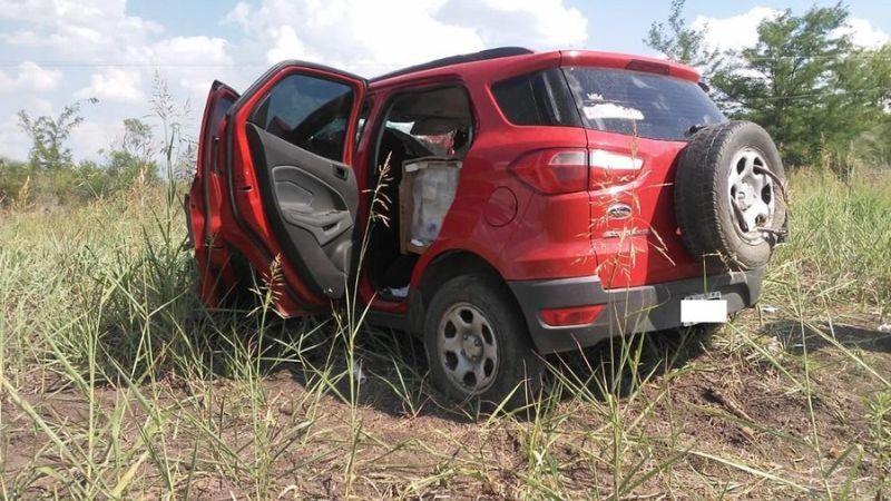Dos personas heridas fueron hospitalizadas tras chocar contra un camión