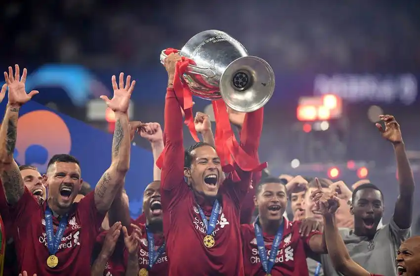Van Dijk, el único rival de Messi en la carrera por el Balón de Oro