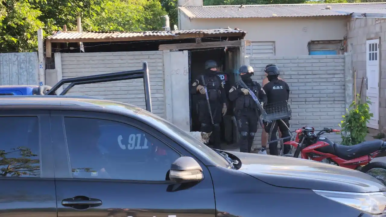 allanamiento procedimiento barrio 2 de abril cococcioni fiscal vottero saliba operativo barrio balacera zona roja tiros - 8