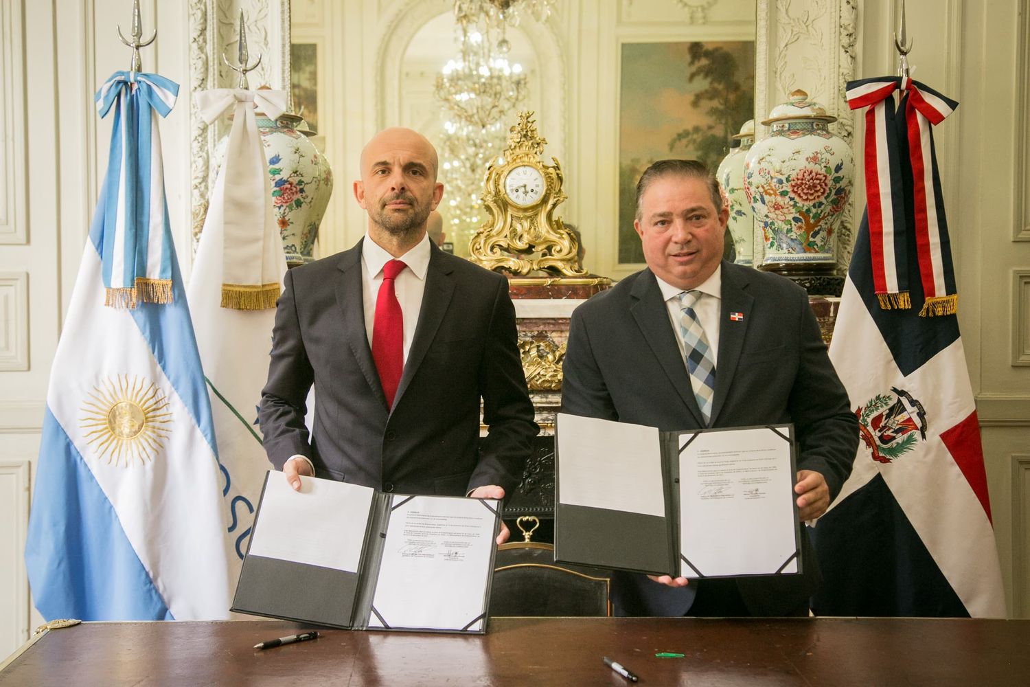 Argentina y República Dominicana firman acuerdo de Cielos Abiertos