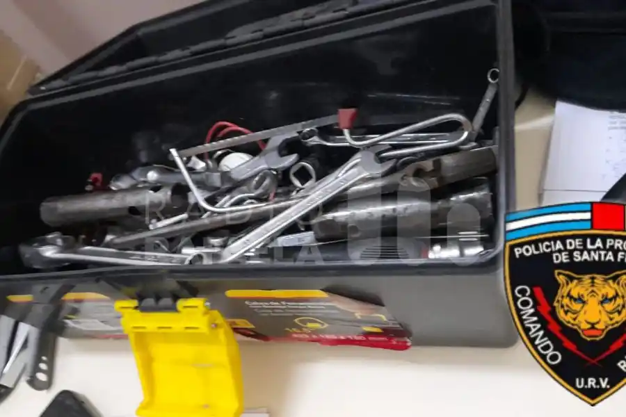 Lo vieron saltando tapiales con una caja de herramientas robadas