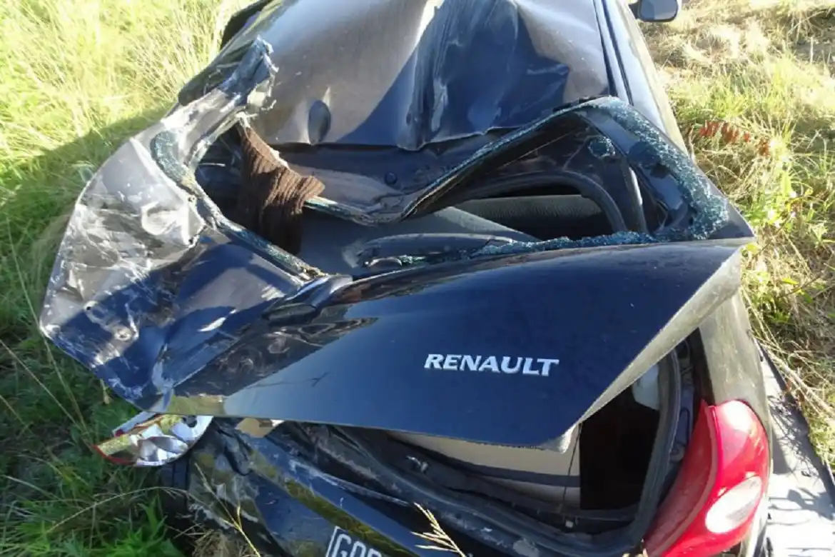 Violento accidente entre dos vehículos en la Autovía 14