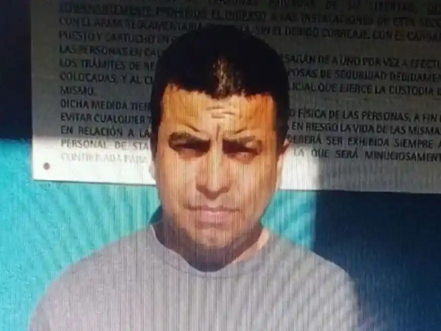 Leandro Marcelo Farías, de 35 años, fugado de la comisaría 15° rosarina.