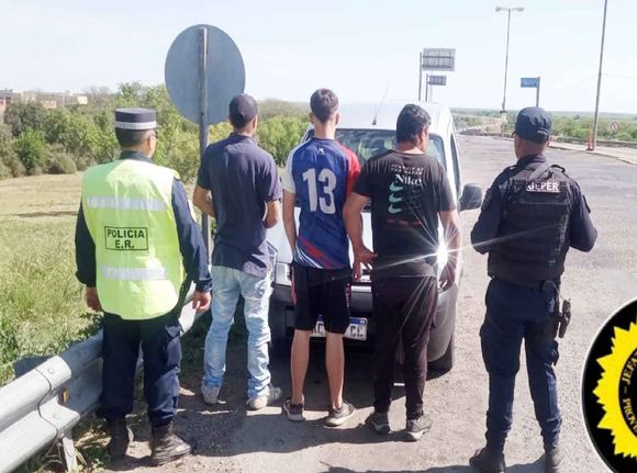Detienen a tres hombres por iniciar un foco de incendio en la zona de islas