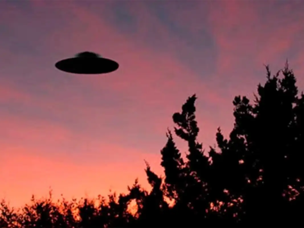 Una mujer afirma haber tenido un encuentro extraterrestre mientras conducía hacia Entre Ríos