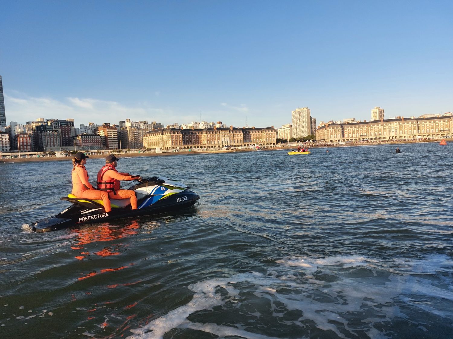 Verano en Mar del Plata: brindan recomendaciones para una navegación segura