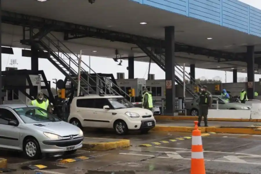 Incesante movimiento de turistas hacia la costa en el fin de semana extra largo