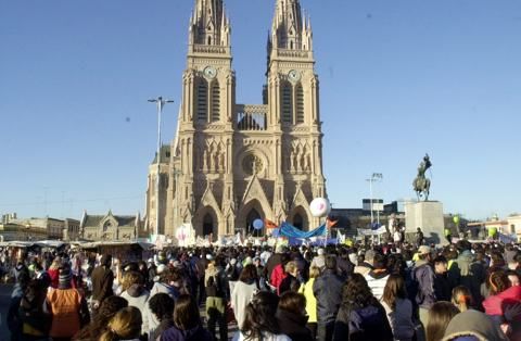 Fieles de toda la Provincia palpitan la 40° Peregrinación a Luján