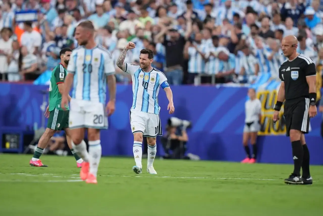 Messi festejando el primero. Foto: Fernando Nicola (enviado especial)