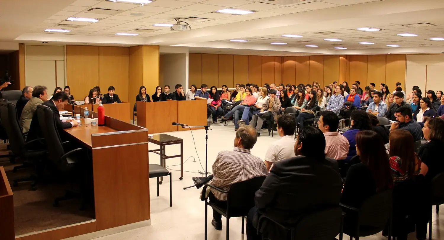 Referentes de distintos sectores respaldan el juicio por jurado