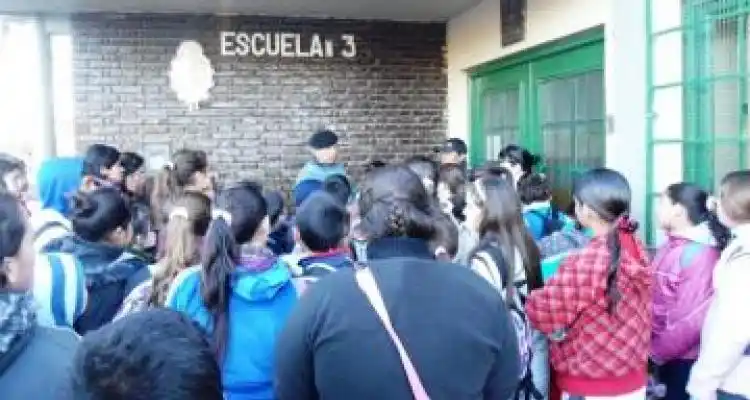 Paladini se presentó en la Escuela 3