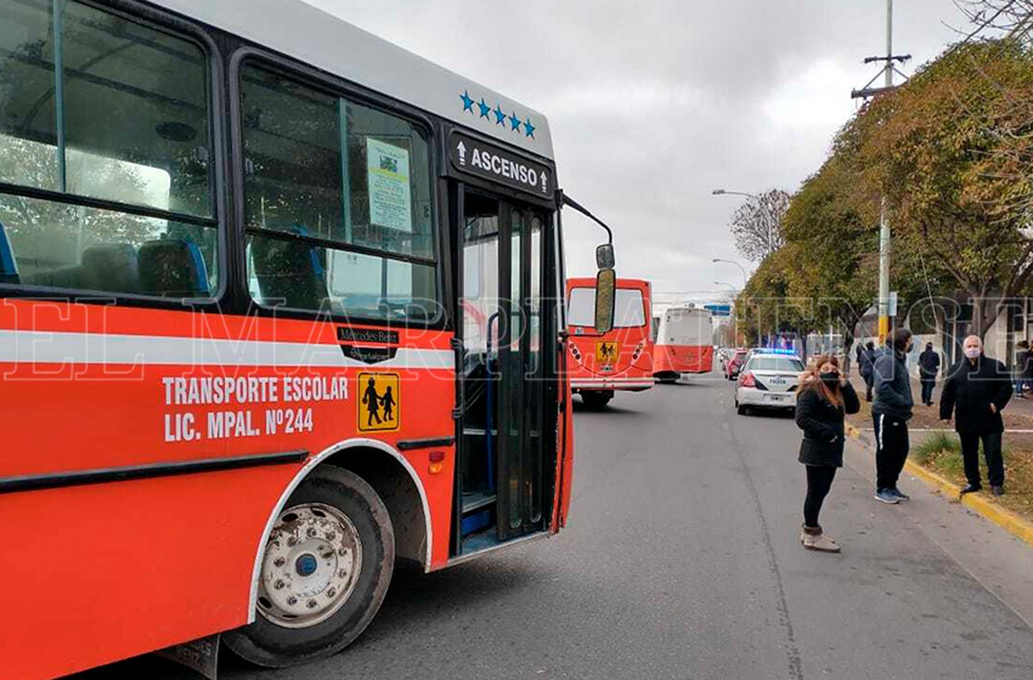 Protesta de transportistas en la puerta del Consejo Escolar: "Nos dejaron a la deriva"