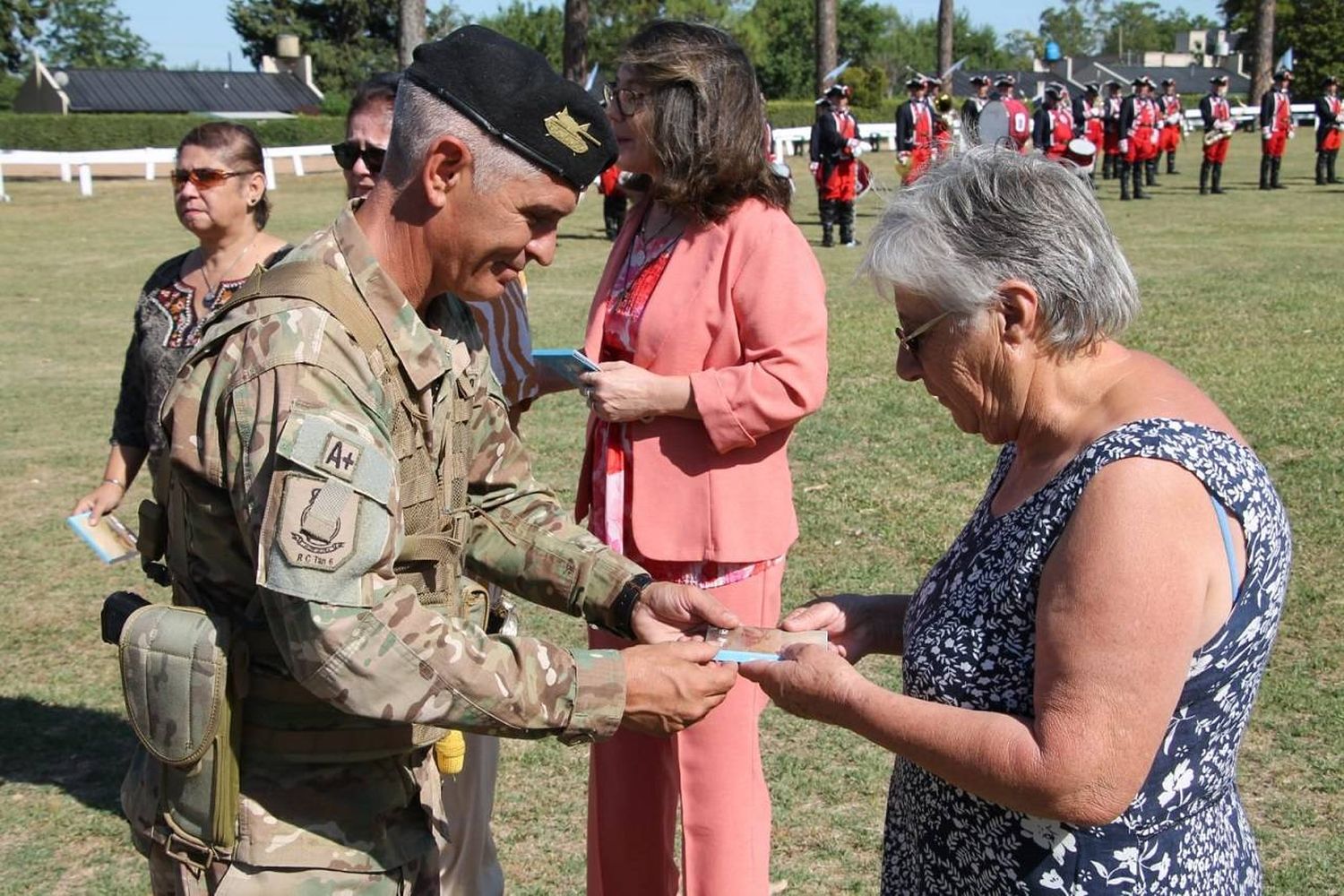 Veteranos de Malvinas y familiares de ex combatientes recibieron las medallas "40 años"