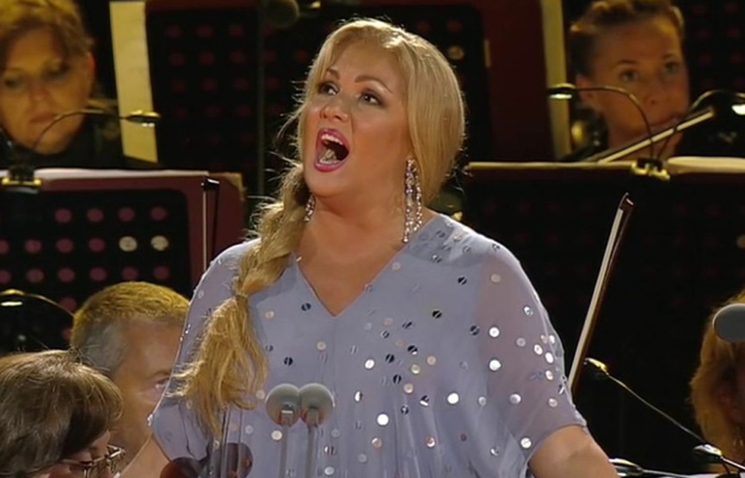 Desde el Waldbühne de Berlin Anna Netrebko y Eyvazov