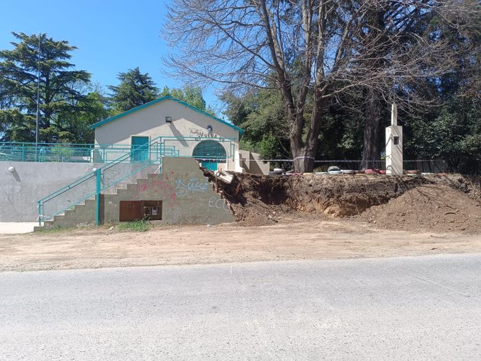 Comenzó la obra de la vereda en la escuela y el jardín de Arroyo Seco